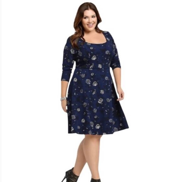 Torrid Blue Floral 3/4 Sleeve Skater Dress Sz.2 - Picture 1 of 15